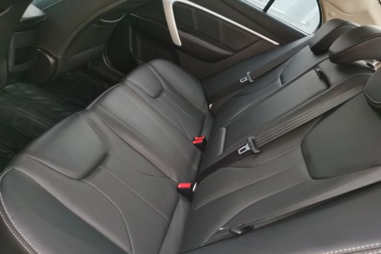 吉利汽车 帝豪 2017款 三厢百万款 1.5L 手动向上版中控内饰21