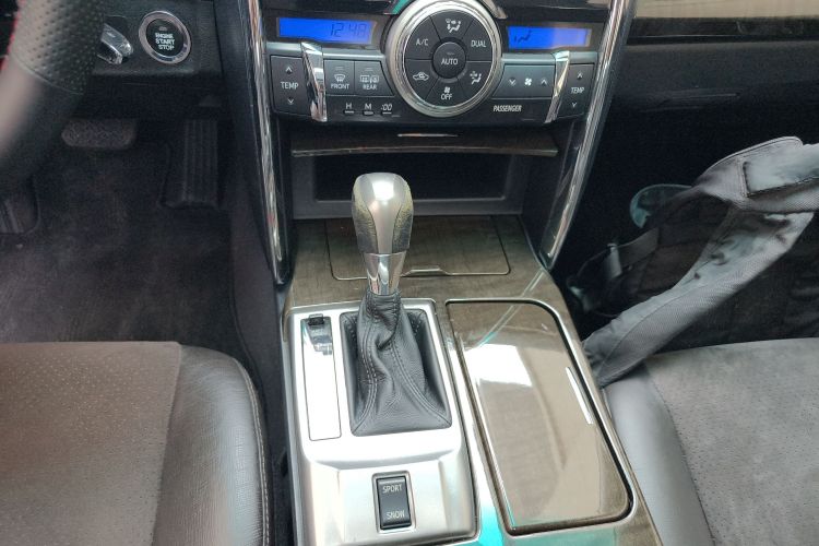 丰田 锐志 2013款 2.5V 尚锐版中控内饰18