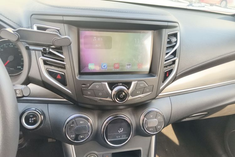 比亚迪 宋 2016款 盖世版 1.5TID 自动精英型中控内饰16