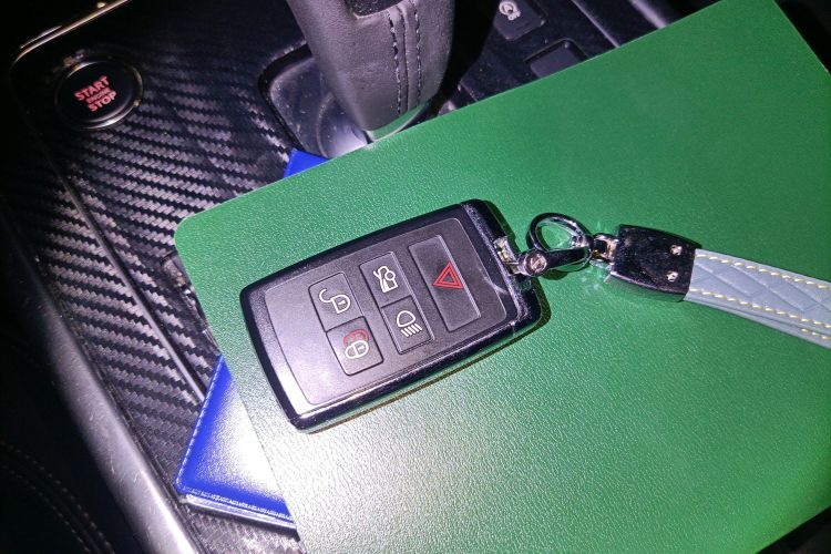 捷豹XEL 2020款 2.0T 200PS S进取优雅版中控内饰7001