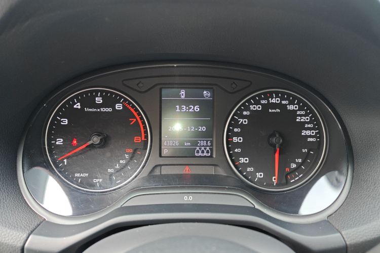 奥迪Q2L 2022款 35 TFSI 进取动感型局部细节14