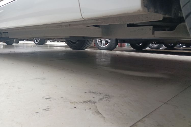 捷豹F-PACE 2016款 2.0T 两驱R-Sport运动版局部细节9001