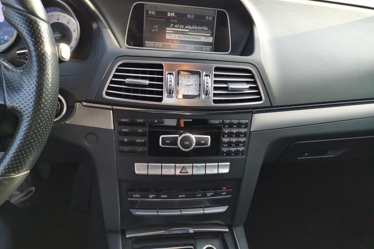 奔驰E级(进口) 2014款 E 200 轿跑版中控内饰16