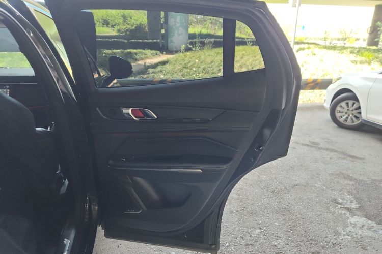 领克05 2022款 2.0TD 两驱耀Halo中控内饰45