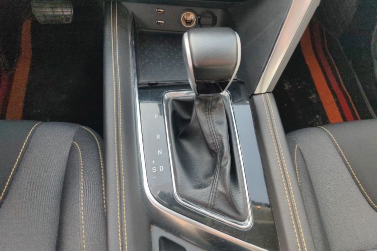 北京汽车 北京X3 2021款 1.5T CVT荣耀版中控内饰18