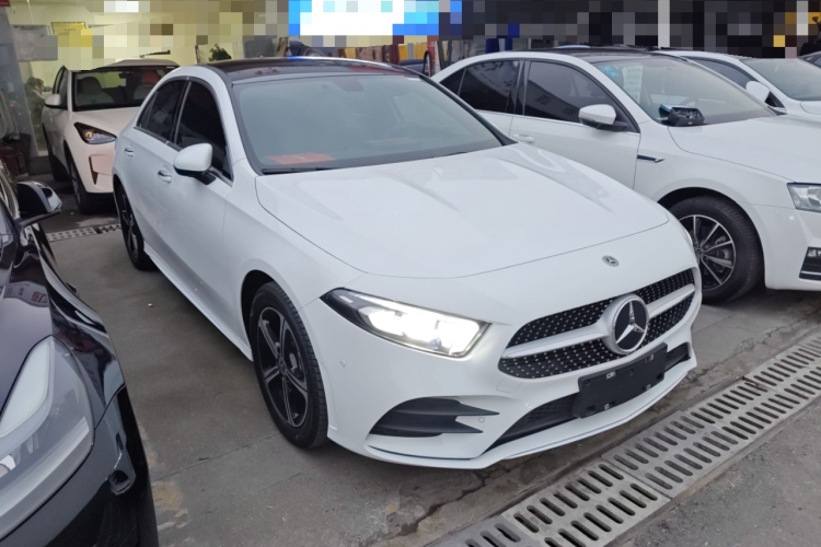 奔驰A级 2022款 改款三 A 200 L 运动轿车时尚型车身外观6002