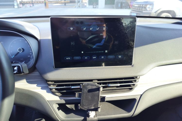 红旗E-QM5 2024款 610km PLUS中控内饰16