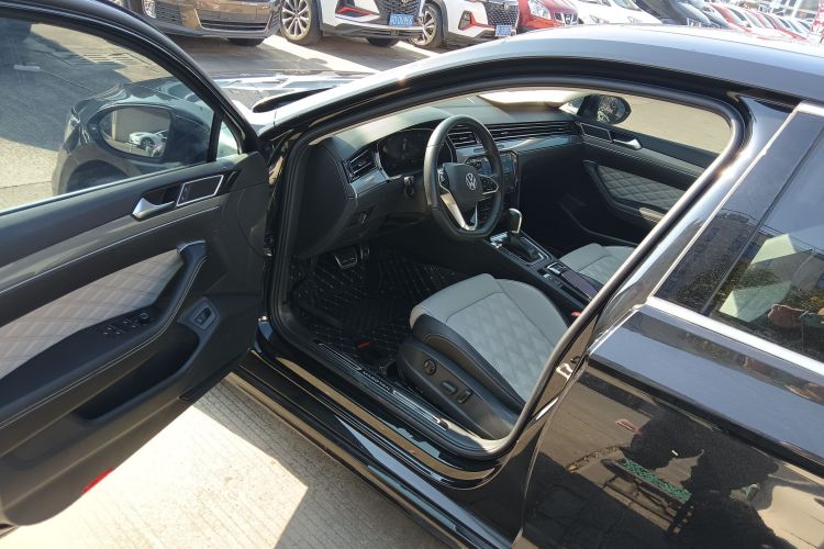 大众 迈腾 2023款 200万辆纪念版 330TSI DSG领先型中控内饰20