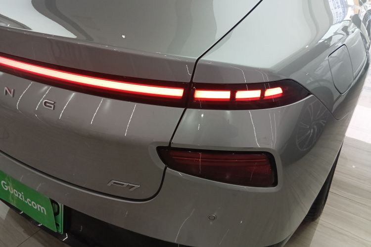 小鹏P7 2022款 480G车身外观9