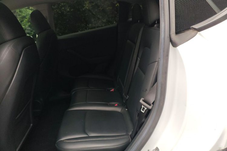 特斯拉 Model Y 2022款 改款 后轮驱动版中控内饰7004