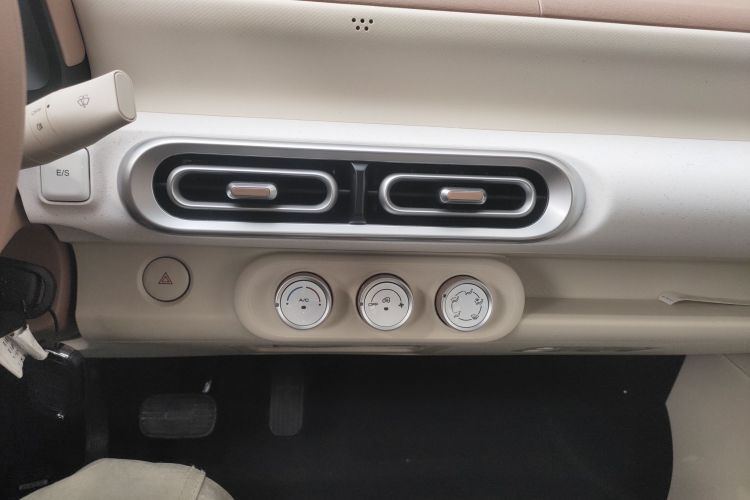 五菱汽车 宏光MINIEV 2024款 第三代 215km 青春版中控内饰16