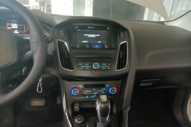 福特 福克斯 2018款 两厢经典 EcoBoost 180 自动精英型局部细节16