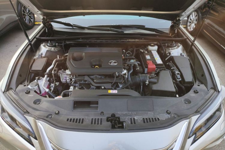 雷克萨斯ES 2025款 200 臻享版机舱底盘24