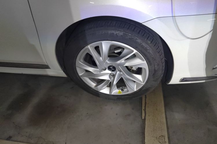 DS 5LS 2016款 1.6T 风尚版THP160车身外观10