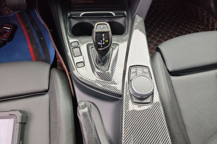 宝马3系 2018款 320Li 领先型M运动套装中控内饰18