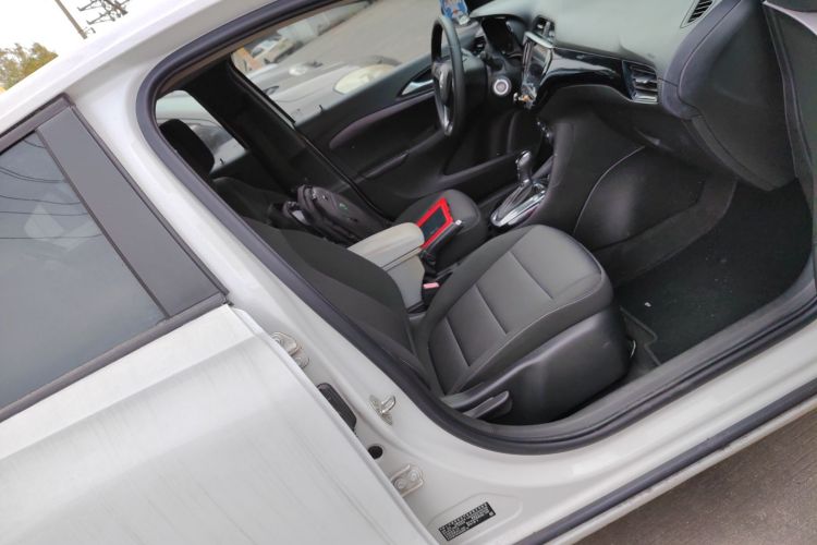 别克 凯越 2018款 15N CVT精英型局部细节41