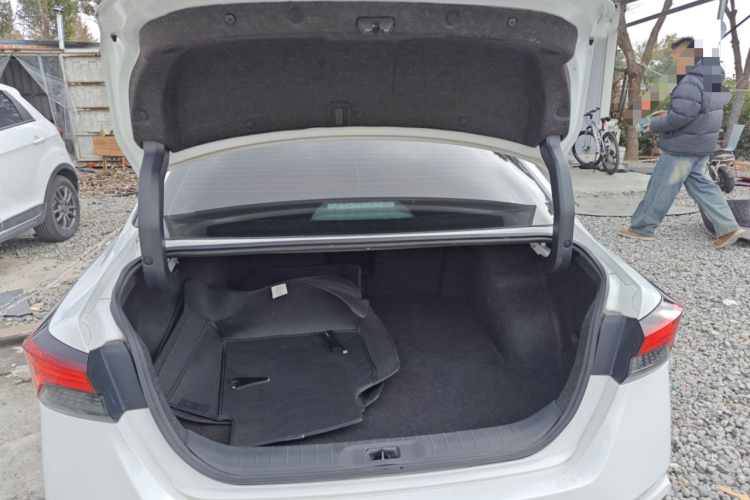 日产 天籁 2022款 2.0L XL-TLS 悦享版机舱底盘23