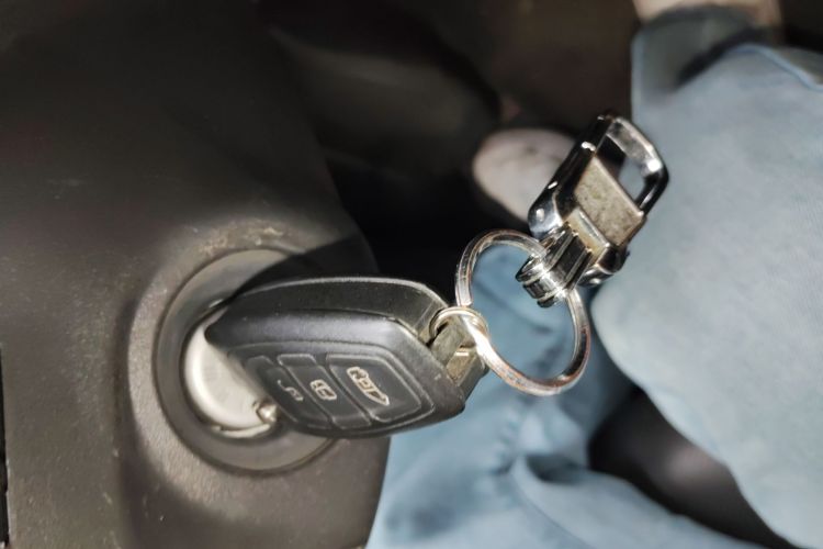 福特 全顺 2019款 2.0T汽油自动多功能商用车短轴低顶6座国VI中控内饰11