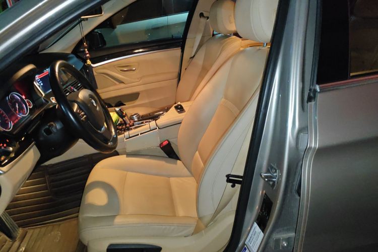 宝马5系 2014款 525Li 豪华设计套装中控内饰19