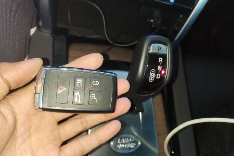 路虎 发现运动版 2020款 249PS R-Dynamic 性能版中控内饰7001