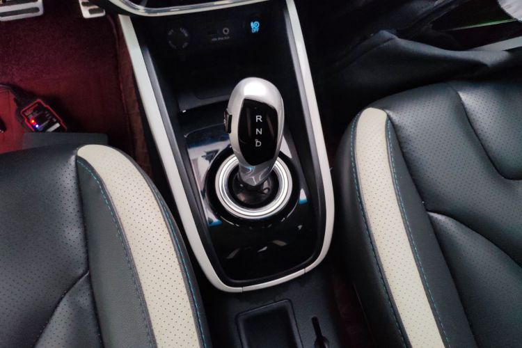 江汽集团 江淮iEV7 2019款 iEV7L 豪华智能型中控内饰18