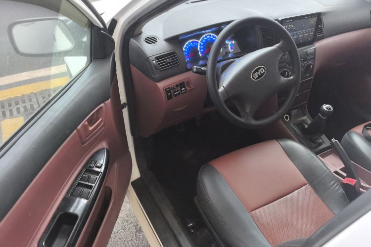 比亚迪F3 2012款 节能版 1.5L 手动舒适型中控内饰20