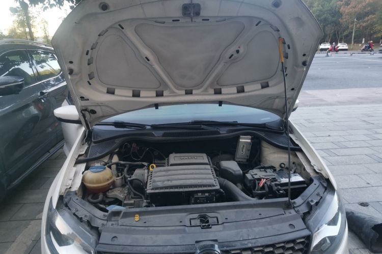 大众 Polo 2016款 1.4L 自动风尚型机舱底盘24