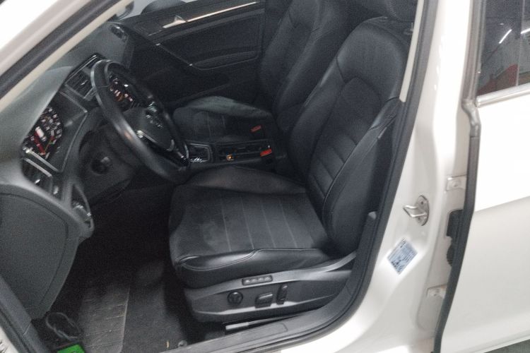 大众 高尔夫 2019款 280TSI DSG豪华型 国VI中控内饰19