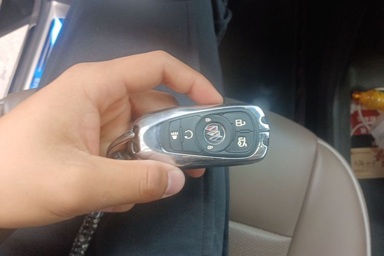 别克 昂科旗 2022款 652T 四驱尊享旗舰型 7座中控内饰11