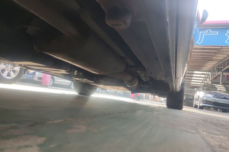 奔驰 威霆 2021款 2.0T 精英版 7座局部细节9001