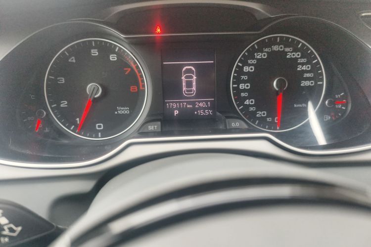 奥迪A4L 2013款 35 TFSI 自动舒适型中控内饰15