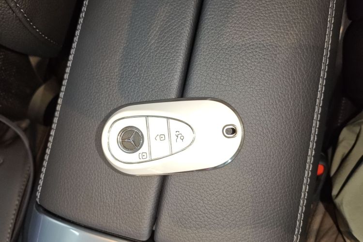 奔驰C级 2025款 改款 C 260 L 运动版中控内饰7001