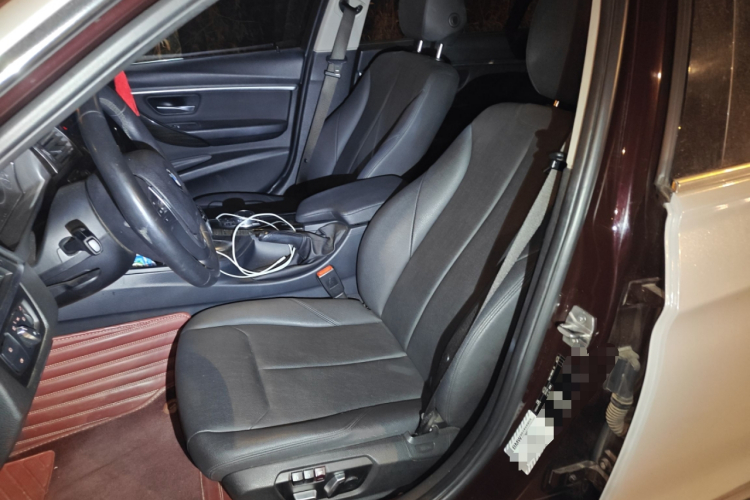 宝马3系 2017款 320Li 豪华设计套装中控内饰19