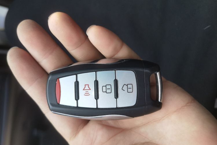 长城 炮 2023款 2.0T商用版手动柴油两驱精英型长箱GW4D20M中控内饰7001