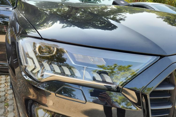 奥迪Q7 2022款 55 TFSI quattro S line运动型车身外观8