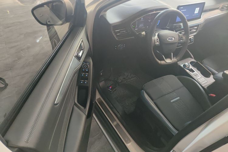 福特 福克斯 2021款 猎装版 EcoBoost 180 自动猎潮型中控内饰7003