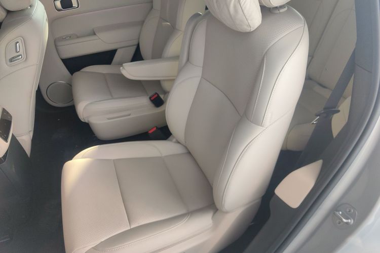 理想汽车 理想L8 2024款 Max中控内饰7004