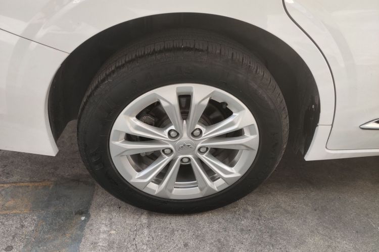 五菱汽车 五菱佳辰 2022款 1.5T 手动轻享活力型车身外观6008