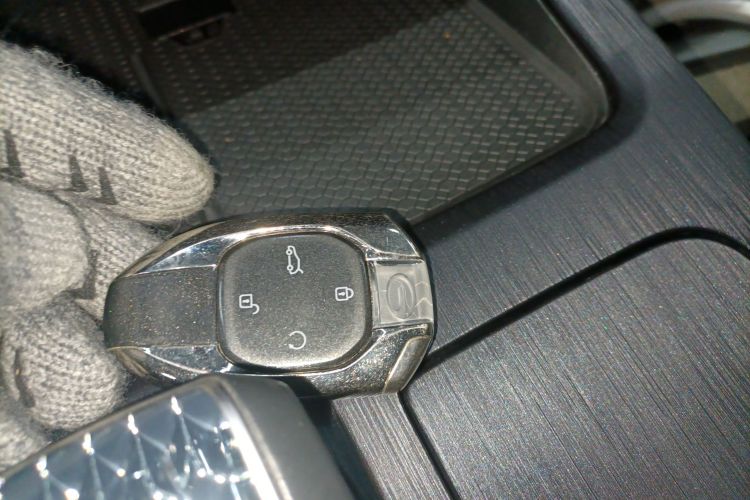 广汽传祺 传祺GS8 2022款 领航系列 2.0TGDI 两驱豪华智联版（七座）中控内饰11