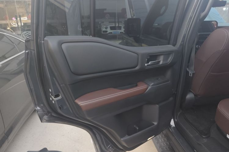 丰田 普拉多 2024款 2.4T 悍野WX版 6座中控内饰49