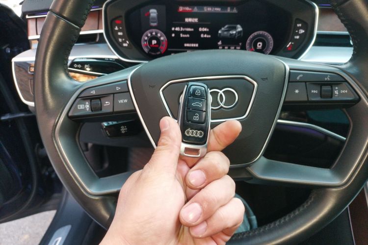 奥迪A8 2018款 A8L 55 TFSI quattro投放版尊享型中控内饰11