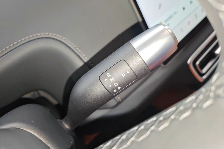 理想汽车 理想L9 2025款 Pro 智能焕新版中控内饰18