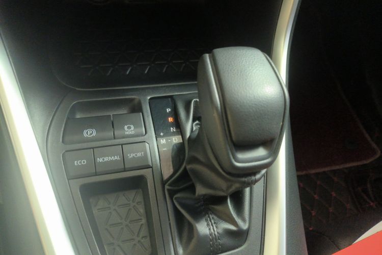 丰田 威兰达 2023款 2.0L CVT两驱领先版中控内饰18