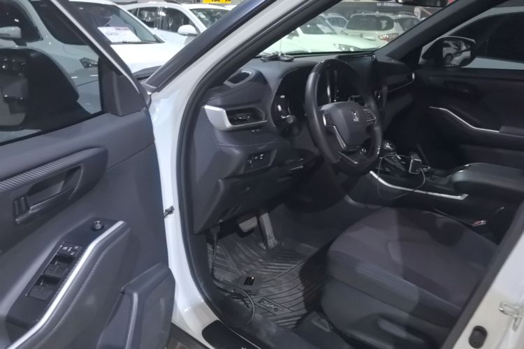 丰田 皇冠陆放 2021款  2.5L HEV两驱进取版中控内饰20