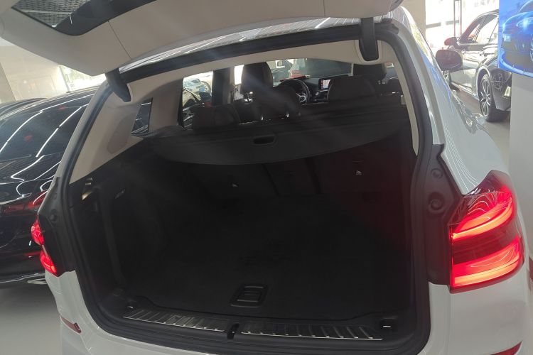宝马X3 2020款  xDrive28i M运动套装机舱底盘23