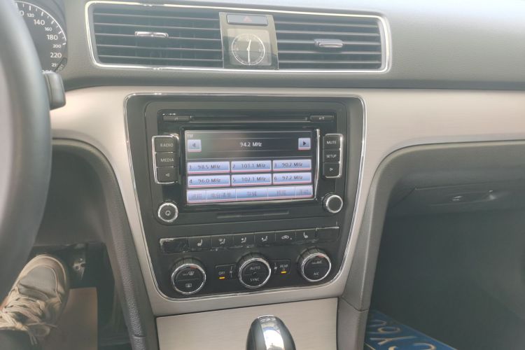 大众 帕萨特 2014款 1.8TSI DSG御尊版中控内饰16