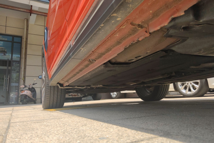 领克05 2020款 2.0TD 四驱劲Halo机舱底盘30