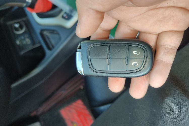 Jeep 自由光 2017款 2.0L 优越版中控内饰11