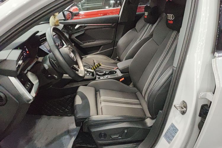 奥迪A3 2024款 A3L Limousine 35 TFSI 时尚运动型中控内饰19