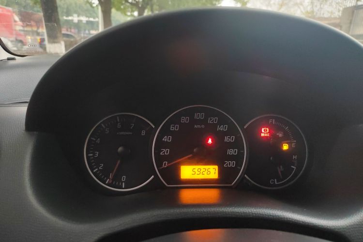 铃木 雨燕 2016款 1.5L 手动时尚型酷玩版局部细节14